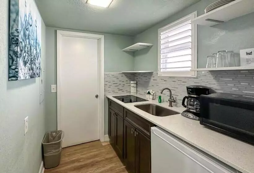 Thunderbird Beach Resort