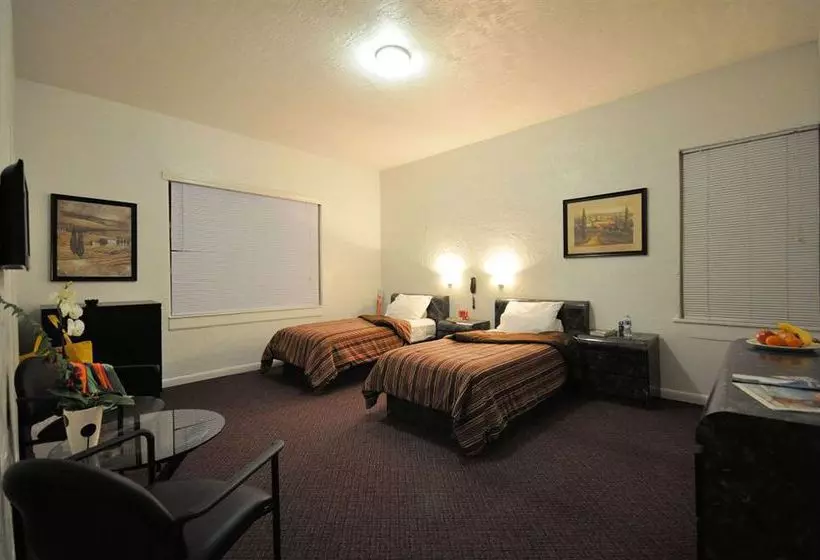 Tropics Hotel   Near Collins Avenue Shopping Area