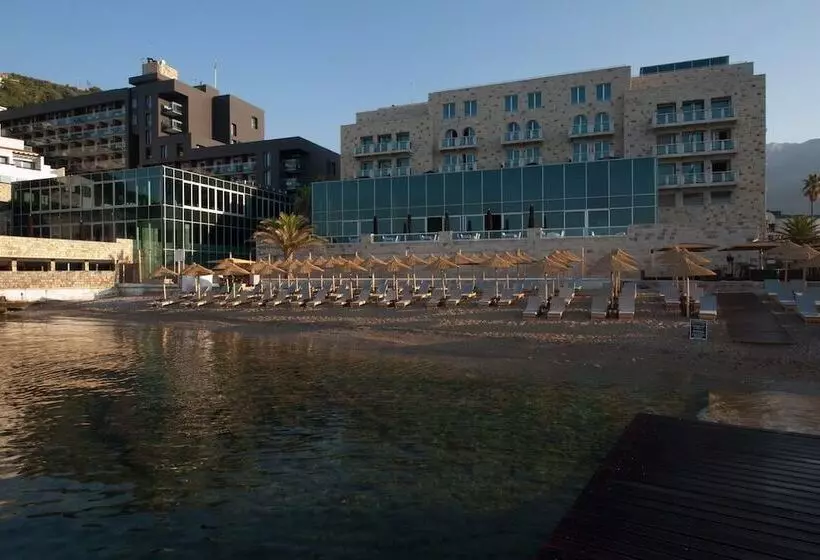 Avala Resort & Villas