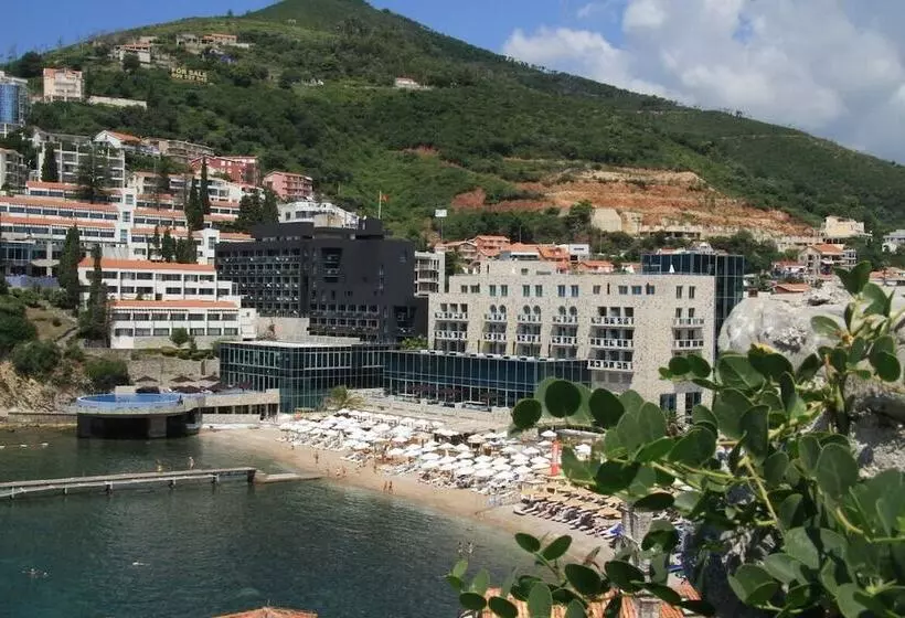 Avala Resort & Villas