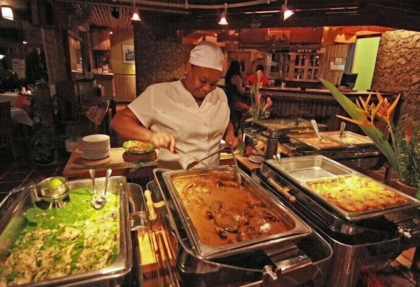 هتل Kariwak Village Holistic Haven And