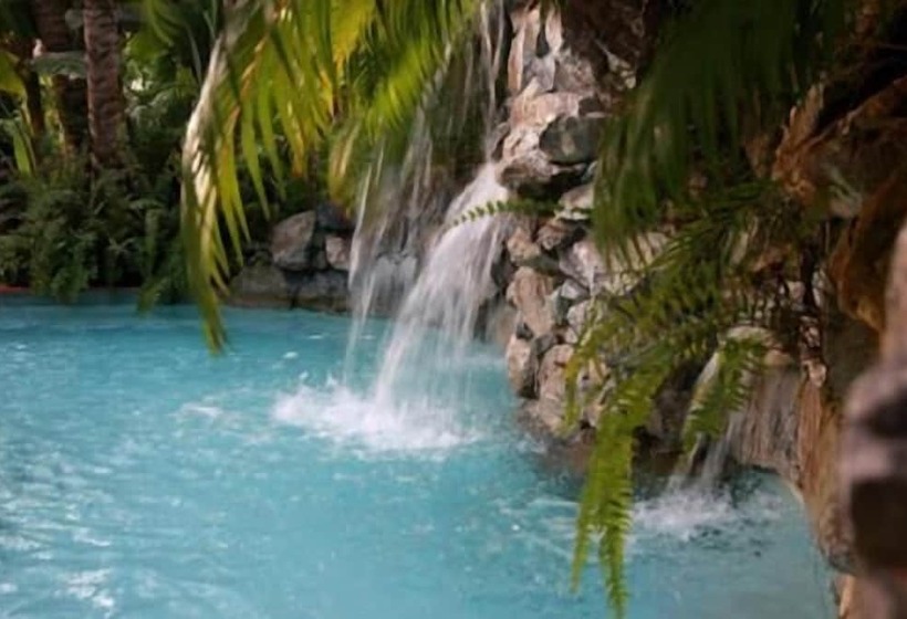 هتل Kariwak Village Holistic Haven And