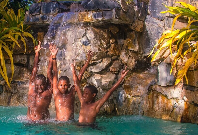 هتل Kariwak Village Holistic Haven And