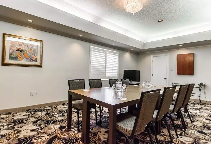 Otel Quality Inn & Suites Garden Of The Gulf