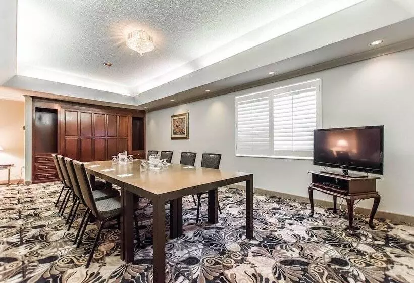 Otel Quality Inn & Suites Garden Of The Gulf