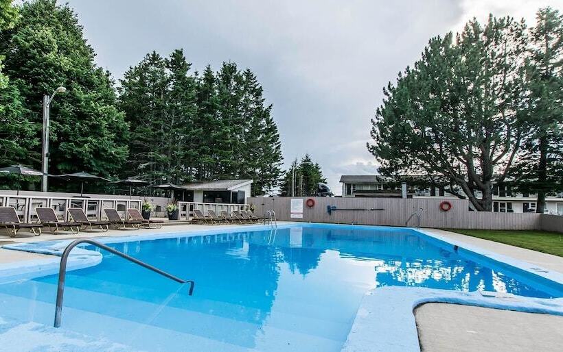 בית מלון כפרי Quality Inn & Suites Garden Of The Gulf