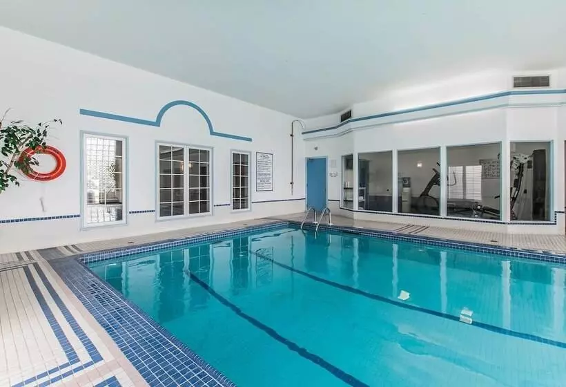 Otel Quality Inn & Suites Garden Of The Gulf