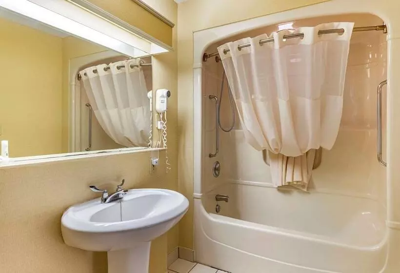 Otel Quality Inn & Suites Garden Of The Gulf