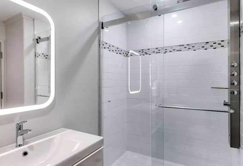 Otel Quality Inn & Suites Garden Of The Gulf