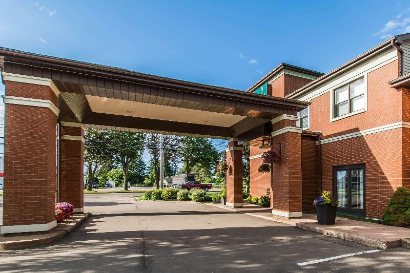 בית מלון כפרי Quality Inn & Suites Garden Of The Gulf