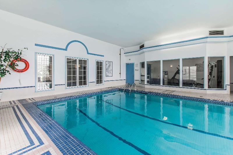 בית מלון כפרי Quality Inn & Suites Garden Of The Gulf