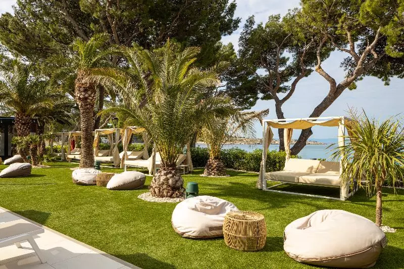 هتل Valamar Meteor