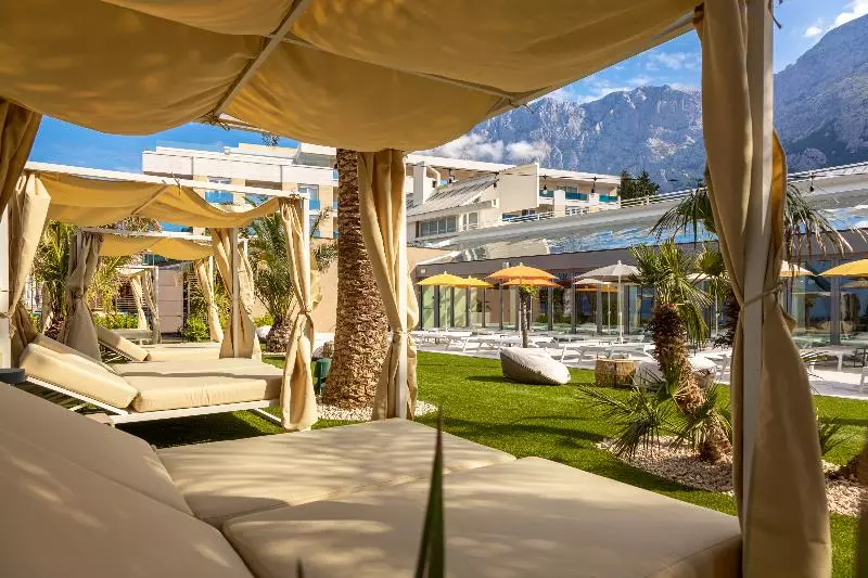 هتل Valamar Meteor