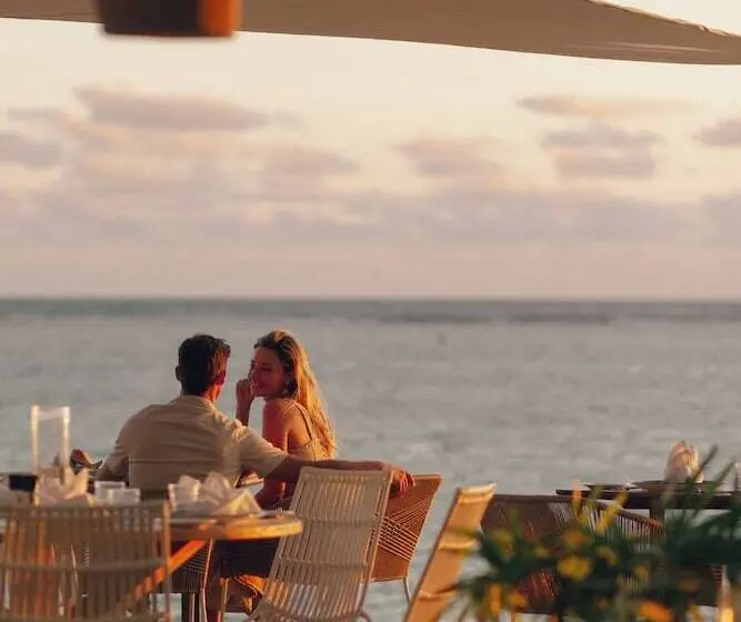 استراحتگاه La Pirogue Mauritius
