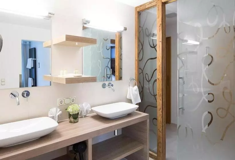 בית מלון כפרי Haller S Geniesser