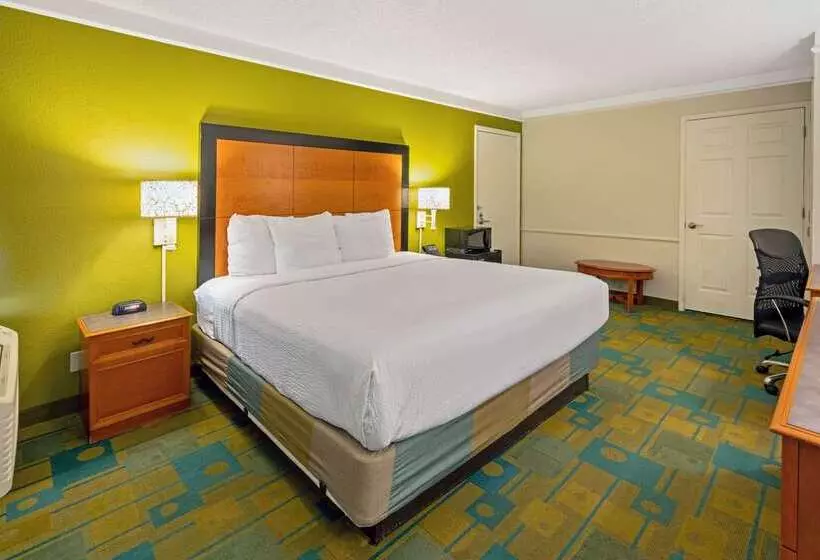 Отель La Quinta Inn By Wyndham Phoenix North