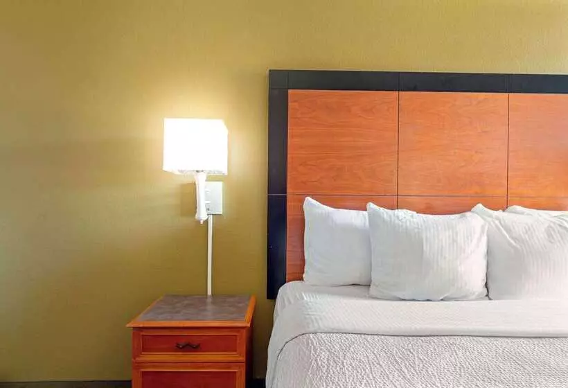 Отель La Quinta Inn By Wyndham Phoenix North