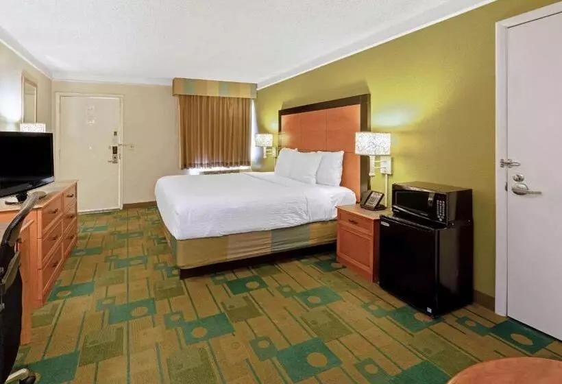 Отель La Quinta Inn By Wyndham Phoenix North