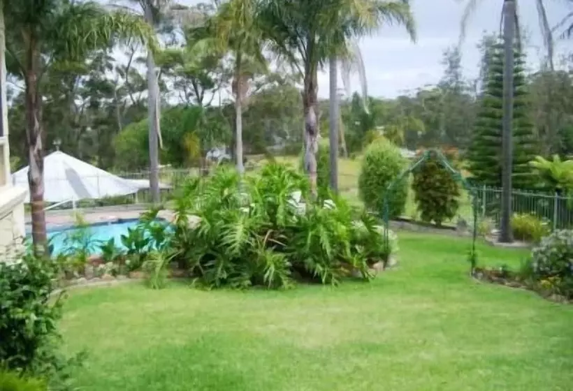 渡假胜地 Tabourie Lake Motor Inn