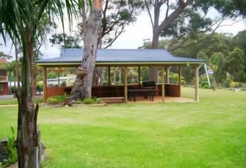 渡假胜地 Tabourie Lake Motor Inn