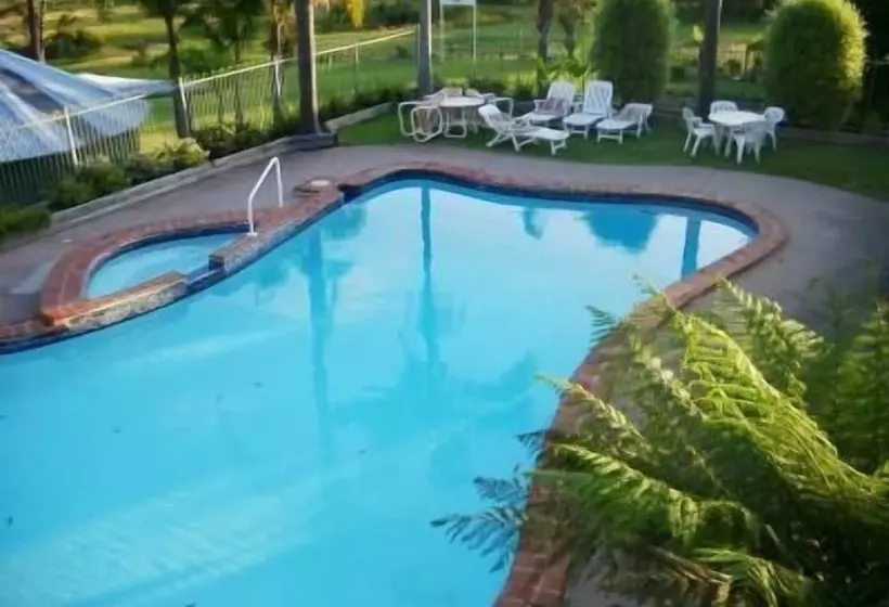 渡假胜地 Tabourie Lake Motor Inn