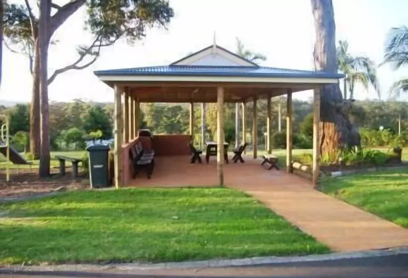 渡假胜地 Tabourie Lake Motor Inn