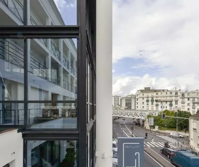 هتل Atrium By Happyculture