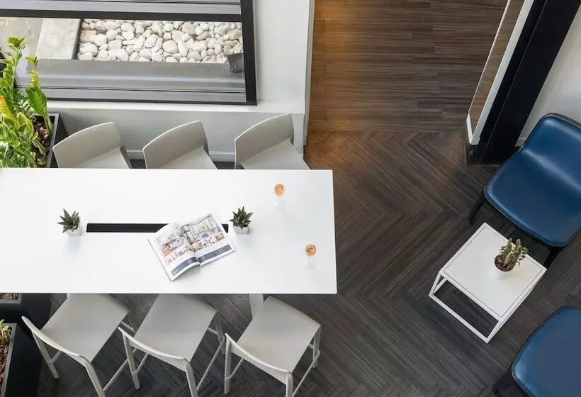 هتل Atrium By Happyculture