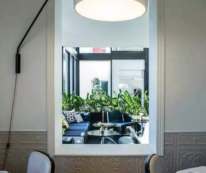 هتل Atrium By Happyculture