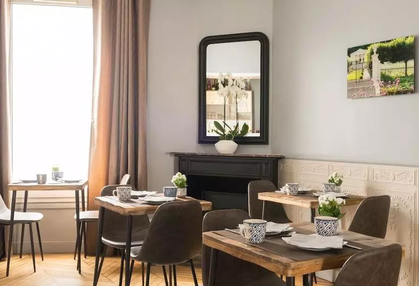 هتل Atrium By Happyculture