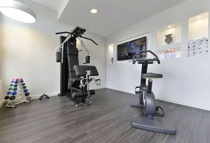 هتل Atrium By Happyculture