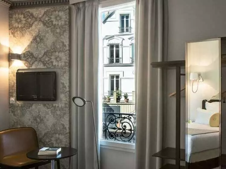 هتل Atrium By Happyculture