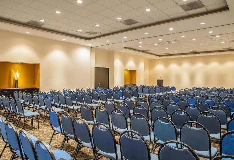 Отель Fiesta Inn Oaxaca