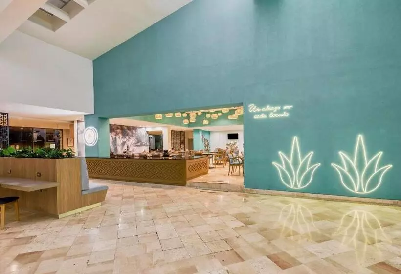 Отель Fiesta Inn Oaxaca