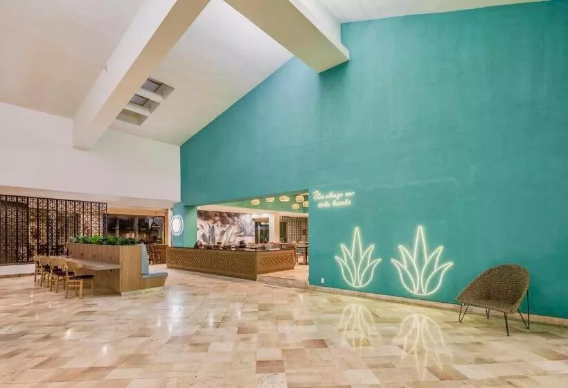 Отель Fiesta Inn Oaxaca