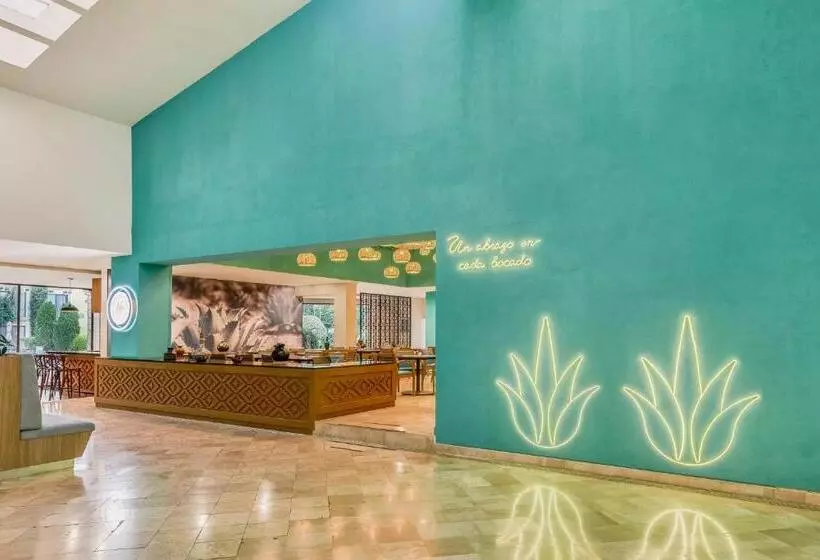 Отель Fiesta Inn Oaxaca