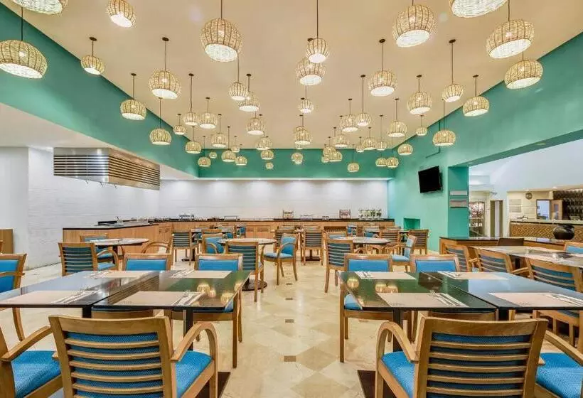 Отель Fiesta Inn Oaxaca