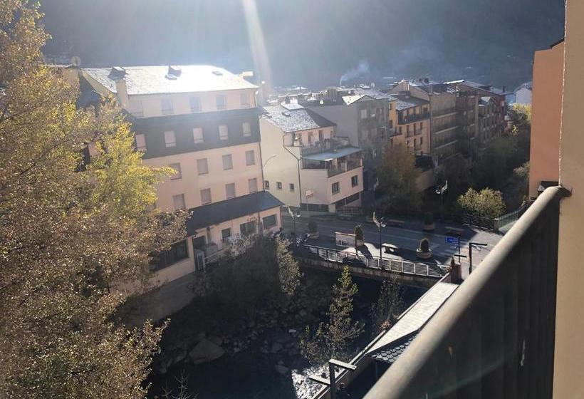 هتل Hermus Centre Vila