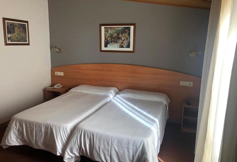 هتل Hermus Centre Vila