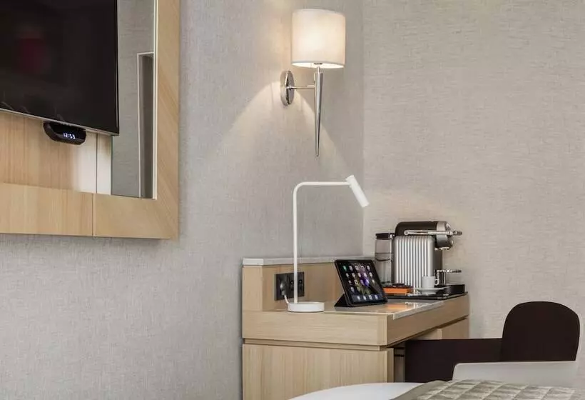 בית מלון כפרי Louvre Saint Honore