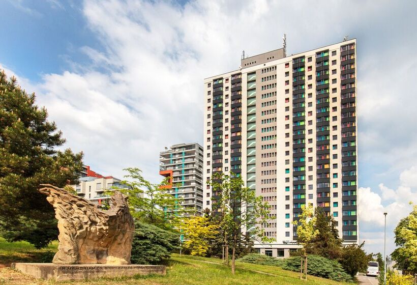 هتل a&o Prague Rhea