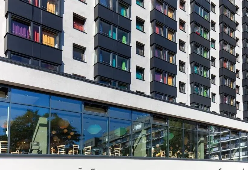 هتل a&o Prague Rhea