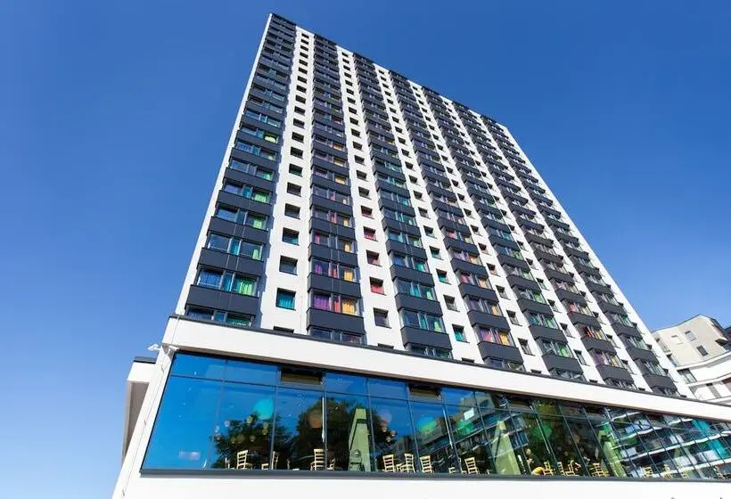 هتل a&o Prague Rhea