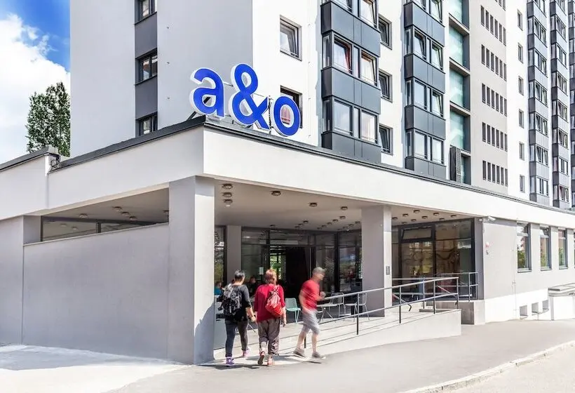 هتل a&o Prague Rhea