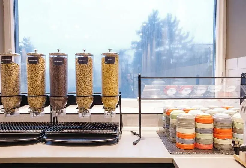 هتل a&o Prague Rhea