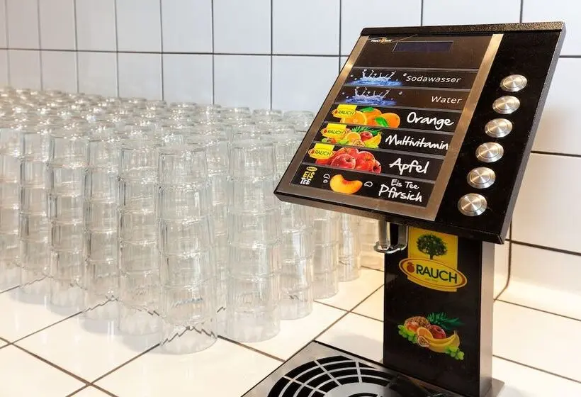 هتل a&o Prague Rhea