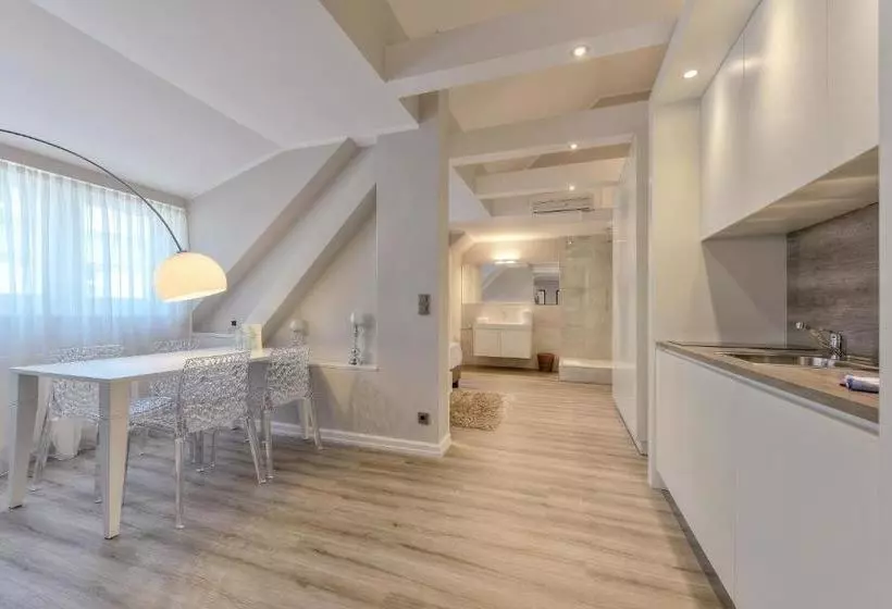 Carlstadt Suites Dusseldorf