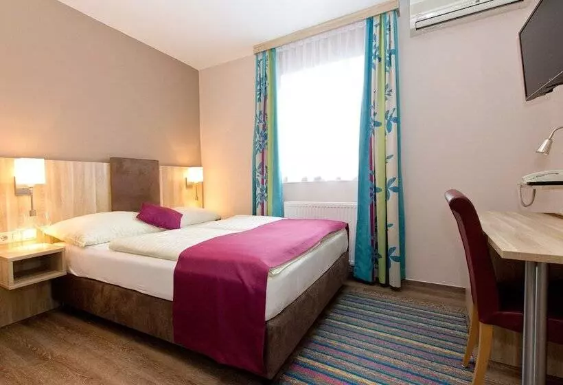 هتل Junior By Max 70