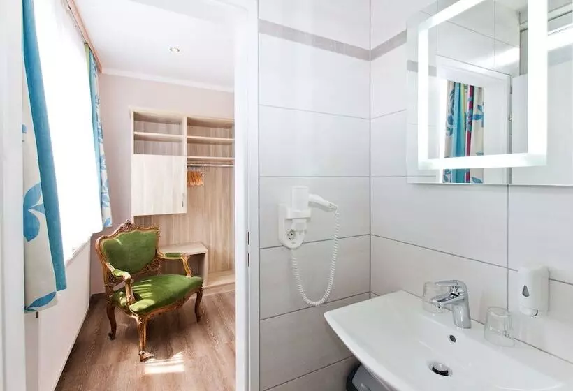 هتل Junior By Max 70