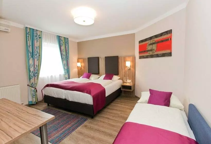 هتل Junior By Max 70